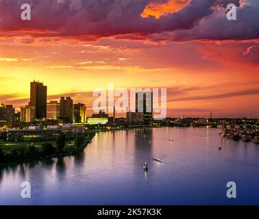 SKYLINE DEL CENTRO Fiume Maumee TOLEDO OHIO USA Foto Stock