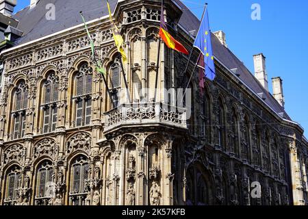 Particolare della scultura sulla facciata del Municipio di Gand, Belgio Foto Stock