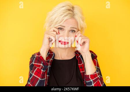 dolore rammarico donna piangente offesa situazione Foto Stock