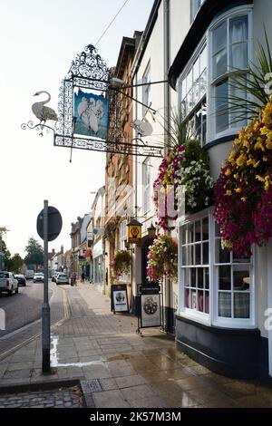 La casa pubblica dei tre cigni nel centro di Market Harborough, dove il re Carlo i rimase prima della battaglia di Naseby Foto Stock