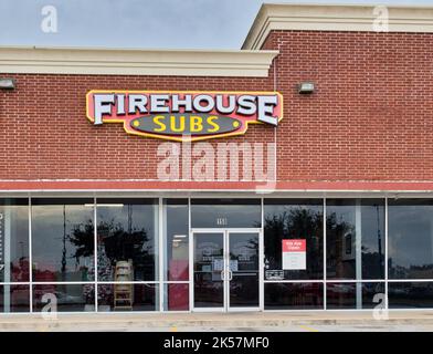 Houston, Texas USA 12-03-2021: Negozio Firehouse Subs business esterno a Houston, Texas. Catena di ristoranti americana fondata nel 1994. Foto Stock