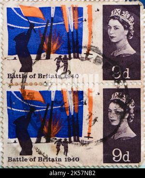 Foto di due Uniti Battaglia di Gran Bretagna 1940 francobollo Anti-Aircraft Artillery in Action pubblicato nel 1965 per il 25th ° anniversario Foto Stock