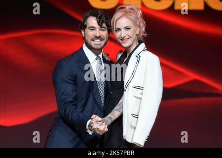 Roma, Italia. 06th Ott 2022. Angelo Madonia (l) ed Ema Stokholma (r) partecipano alla fotocall del programma "Ballando con le stelle" presso l'Auditorium Rai di Foro Italico. Credit: SOPA Images Limited/Alamy Live News Foto Stock