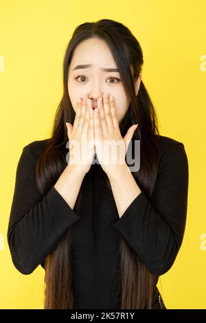 donna paura problema di espressione preoccupata ragazza Foto Stock