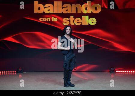 Roma, Italia. 06th Ott 2022. Moreno Porcu partecipa alla fotocall del programma "Ballando con le stelle" all'Auditorium Rai di Foro Italico. (Foto di Mario Cartelli/SOPA Images/Sipa USA) Credit: Sipa USA/Alamy Live News Foto Stock