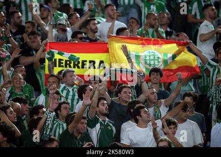 Roma, Italia. 06th Ott 2022. ROMA, Italia - 06.10.2022: Real Betis Supporters sullo stand prima della partita della UEFA Europe League C tra AS Roma e Real Betis Siviglia allo Stadio Olimpico del 10 ottobre 2022 a Roma. Credit: Independent Photo Agency/Alamy Live News Foto Stock