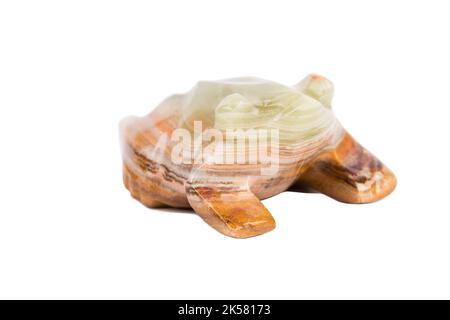 Una rana fatta di onice portando Buona fortuna. Isolato sopra il bakcground bianco. Primo piano. Foto Stock