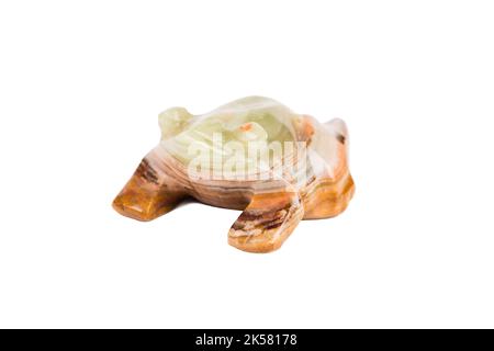 Una rana fatta di onice portando Buona fortuna. Isolato sopra il bakcground bianco. Primo piano. Foto Stock