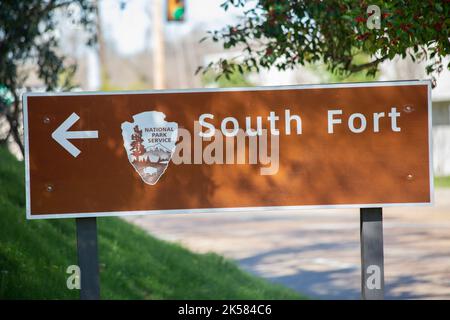 SOUTH FORT, VICKSBURG NATIONAL MILITARY PARK, MISSISSIPPI/USA – Marzo 03 2018: Cartello del Dipartimento dell'interno dei Parchi nazionali che indica il Sout Foto Stock