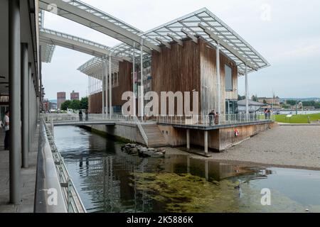 Appartamenti moderni e museo nella zona di Tjuvholmen nel vecchio porto di Oslo, Norvegia Foto Stock