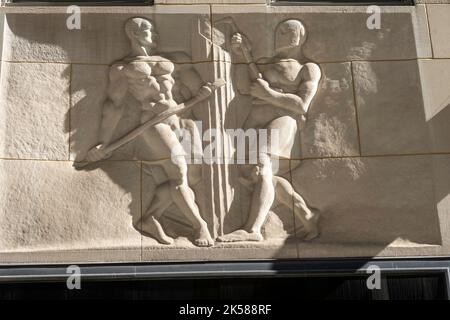 Per commemorare gli operai del centro di carving, Rockefeller Center, New York, Stati Uniti d'America Foto Stock