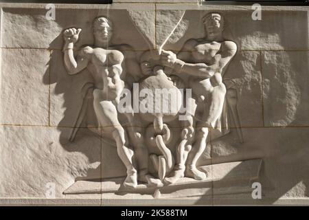 Per commemorare gli operai del centro di carving, Rockefeller Center, New York, Stati Uniti d'America Foto Stock