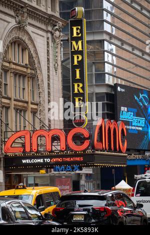 L'Empire AMC Multiplex Theater si trova nell'area di Times Square sulla West 42nd Street, 2022, NYC, USA Foto Stock