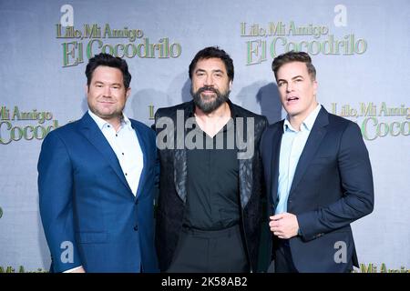 Madrid. Spagna. 20221006, Javier Bardem, Josh Gordon, Will Speck partecipa alla Premiere 'Lyle, Lyle, Coccodrillo' al Callao Cinema il 6 ottobre 2022 a Madrid, Spagna Credit: MPG/Alamy Live News Foto Stock