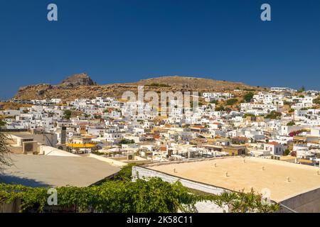 Vista panoramica della città di Lindos sull'isola di Rodi, Grecia, Europa. Foto Stock