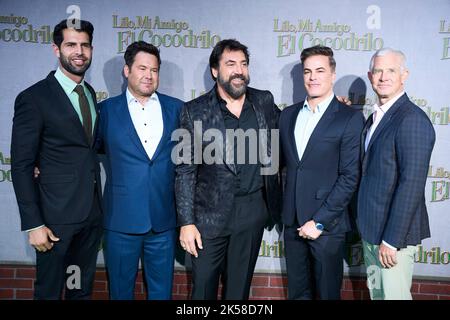 6 ottobre 2022, Madrid, Madrid, Spagna: Javier Bardem, Josh Gordon, Will Speck partecipa alla prima edizione di 'Lyle, Lyle, Coccodrillo' al Callao Cinema il 6 ottobre 2022 a Madrid, Spagna (Credit Image: © Jack Abuin/ZUMA Press Wire) Foto Stock