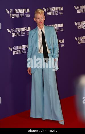 Londra, Regno Unito, - 6th ottobre 2022. Tilda Swinton arriva alla presentazione speciale del BFI London Film Festival for the Eternal Daughter al BFI London Film Festival 2022 al Southbank Centre, Royal Festival Hall, Londra, Regno Unito. - 6th Ottobre 2022.Credit: Vedi li / Alamy Live News Foto Stock