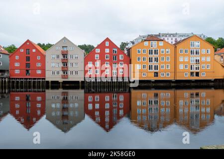 Case di legno colorate a Trondheim, Norvegia Foto Stock