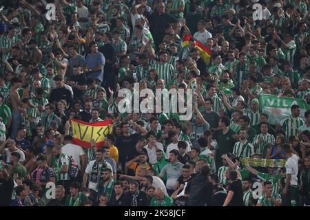 Roma, Italia. 07th Ott 2022. ROMA, Italia - 06.10.2022: I giocatori di Betsi celebrano la vittoria al termine della partita di gruppo C della UEFA Europe League tra AS Roma e Real Betis Siviglia allo Stadio Olimpico del 10 ottobre 2022 a Roma. Credit: Independent Photo Agency/Alamy Live News Foto Stock