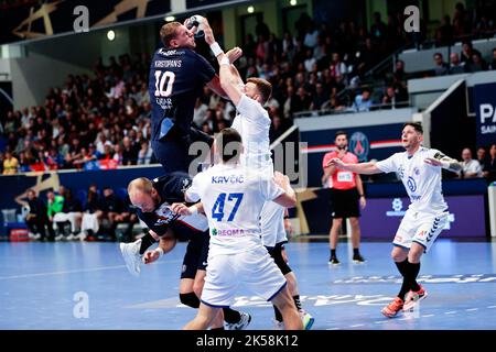 Parigi, Francia, 6 ottobre 2022, Dainis Kristopans di PSG durante la EHF Champions League, Group Phase Handball match tra Paris Saint-Germain Handball e HC PPD Zagreb il 6 ottobre 2022 allo stadio Pierre de Coubertin a Parigi, Francia - Photo Elyse Lopez / DPI Foto Stock