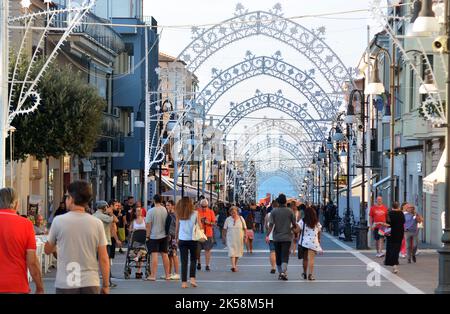 Termoli, Molise, Italia -08-29-2022- la strada principale corso Nazionale Foto Stock