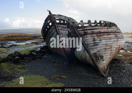 Navi naufragate, Salen, Isola di Mull, Scozia Foto Stock