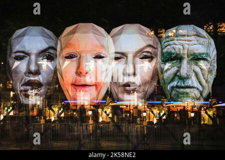 Essen, NRW, Germania. 06th Ott 2022. 'Facelessmen', una proiezione e installazione dell'artista rumeno Radu Ignat, esposizione multipla in camera. L'annuale Essen Light Festival, un festival pubblico gratuito di installazioni interattive di luci in tutto il centro della città in 14 luoghi, ritorna ad Essen, con installazioni illuminate ogni sera fino al 9th ottobre. Credit: Imageplotter/Alamy Live News Foto Stock