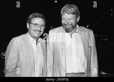 William Daniels e Theodore Bikel al credito di spago nel 1983: Ralph Dominguez/MediaPunch Foto Stock