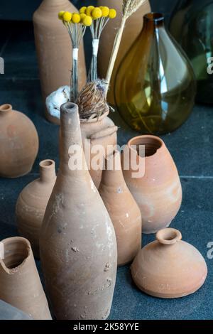 vasi in terracotta per decorazioni in terracotta Foto Stock