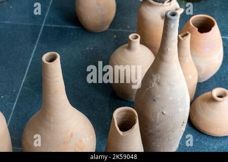 vasi in terracotta per decorazioni in terracotta Foto Stock