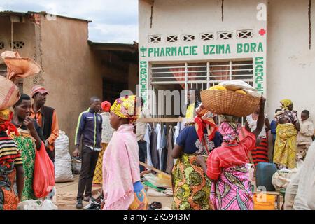 Strada 7 Bujumbura alla fonte del Nilo Bianco, Burundi. Foto Stock