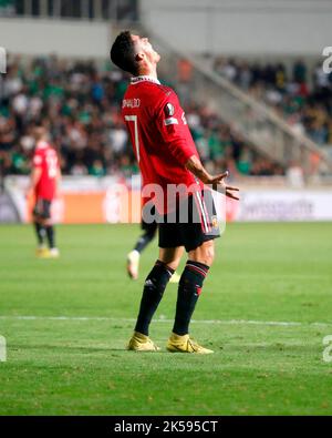 Nicosia, Cipro. 6th Ott 2022. Cristiano Ronaldo del Manchester United festeggia durante una partita della UEFA Europa League tra Omonia Nicosia e Manchester United allo stadio GSP di Nicosia, Cipro, il 6 ottobre 2022. Credit: George Christophorou/Xinhua/Alamy Live News Foto Stock