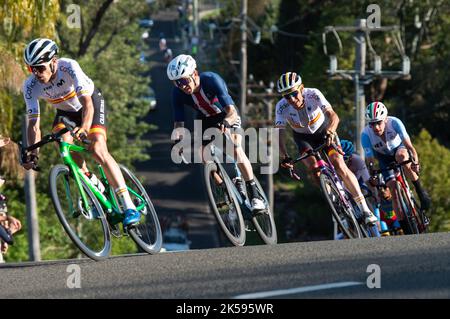 Il pilota americano Keegan Swenson compete nel suo primo campionato mondiale di ciclismo su strada al 2022 UCI Road Cycling Worlds di Wollongong, Australia. Foto Stock