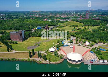 30.07.2022, Germania, Renania settentrionale-Vestfalia, Gelsenkirchen - Nordsternpark, qui con la costruzione dell'impianto di miscelazione del carbone dell'ex Nordstern co Foto Stock