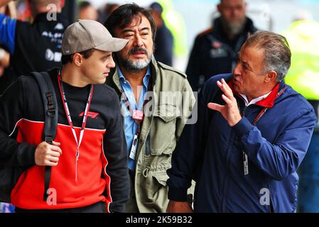 Suzuka, Giappone. 7th ottobre 2022. Suzuka, Giappone. 7th ottobre 2022. (L-R): Felipe massa (BRA) Presidente della Commissione piloti della FIA con Jean Alesi (fra). Gran Premio del Giappone, venerdì 7th ottobre 2022. Suzuka, Giappone. Credit: James Moy/Alamy Live News Foto Stock