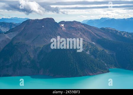 L'incontaminato lago Garibaldi, visto da Panorama Ridge, British Columbia. Foto Stock