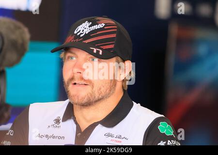 Circuito di Suzuka, Suzuka, Giappone, 6th 2022 ottobre; Gran Premio FIA di Formula 1 giapponese: Giornata degli arrivi: Alfa Romeo F1 Team Orlen, Valtteri Bottas Foto Stock