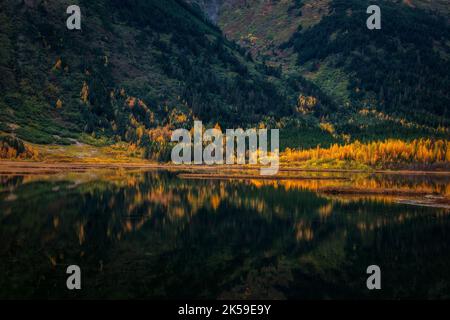 La riflessione di autunno Foto Stock