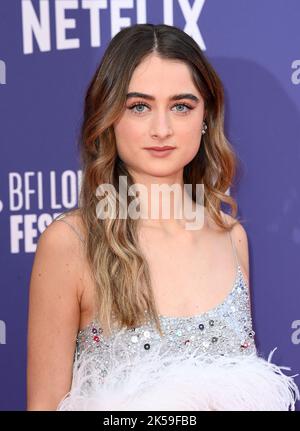 Londra, Regno Unito. 6th ottobre 2022, Raffey Cassidy al White Noise Premiere, parte del BFI London Film Festival, il 6th ottobre 2022, Londra, Regno Unito. Foto di Stuart Hardy/ABACAPRESS.COM Foto Stock