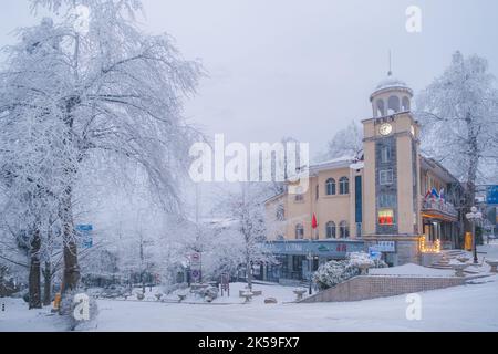 Neve d'inverno scena a Lushan / montagna Lu 5A Parco Nazionale Scenic Area, Jiujiang City, Jiangxi Provincia Foto Stock