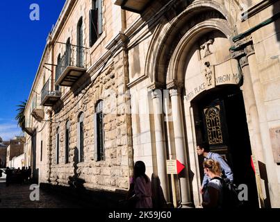 Luogo di nascita della Vergine Maria sotto la Chiesa di Sant'Anna nella città vecchia di Gerusalemme. Foto Stock