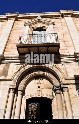 Luogo di nascita della Vergine Maria sotto la Chiesa di Sant'Anna nella città vecchia di Gerusalemme. Foto Stock