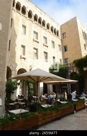 Il ristorante sul patio dell'edificio YMCA a Gerusalemme, Israele. Foto Stock