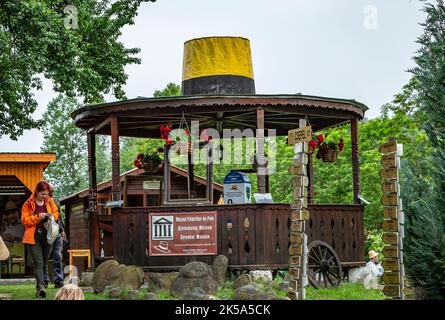 CRISENI, HARGHITA, ROMANIA-GIUGNO 20: Museo del cappello di paglia il 20 Giugno 2021 a Criseni, Harghita. Foto Stock