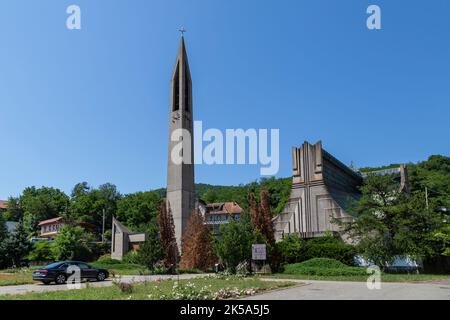 Orsova, Romania - 13 giugno 2022: Cattedrale cattolica romana „Immacolata Concezione” a Orsova, Mehedinti, Romania. Foto Stock