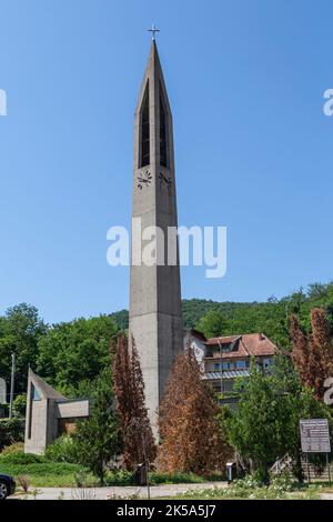 Orsova, Romania - 13 giugno 2022: Cattedrale cattolica romana „Immacolata Concezione” a Orsova, Mehedinti, Romania. Foto Stock