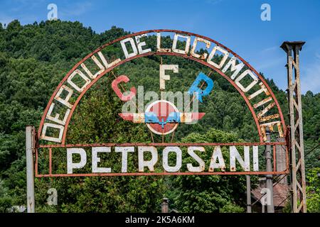 Deposito locomotive il 11 luglio 2021 a Petrosani, Romania. Foto Stock