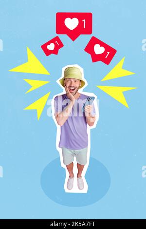 Immagine collage verticale di un ragazzo impressionato funky mano toccare guancia tenere telefono ricevere come notifiche isolate su sfondo creativo Foto Stock
