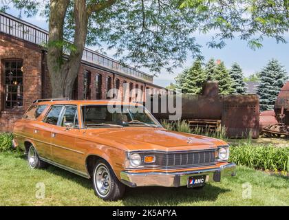 DEARBORN, MI/USA - 18 GIUGNO 2016: Una stazione ferroviaria AMC Matador del 1976 al Motor Muster show di Henry Ford (THF), Greenfield Village, vicino a Detroit. Foto Stock