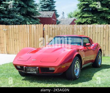 DEARBORN, MI/USA - 18 GIUGNO 2016: Un'auto Chevrolet Corvette del 1977 al Motor Muster di Henry Ford (THF), Greenfield Village, vicino a Detroit. Foto Stock